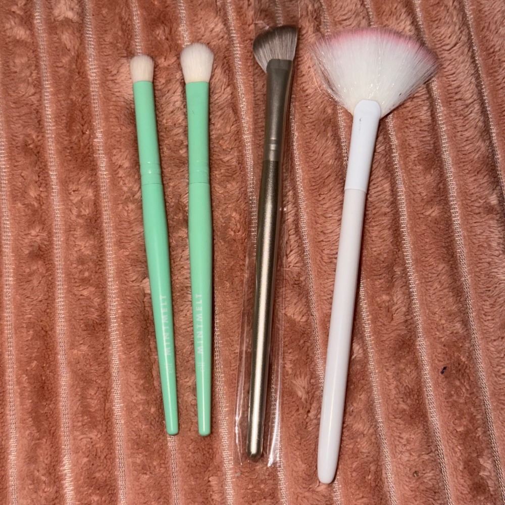 Mint Melt Makeup Brush Set Fan Angled Eyeshadow Brushes 4 Piece Lot
